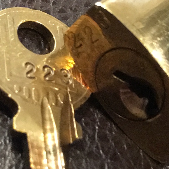 Vintage LV Louis Vuitton Padlock Lock & Key 223 - Picture 4 of 7